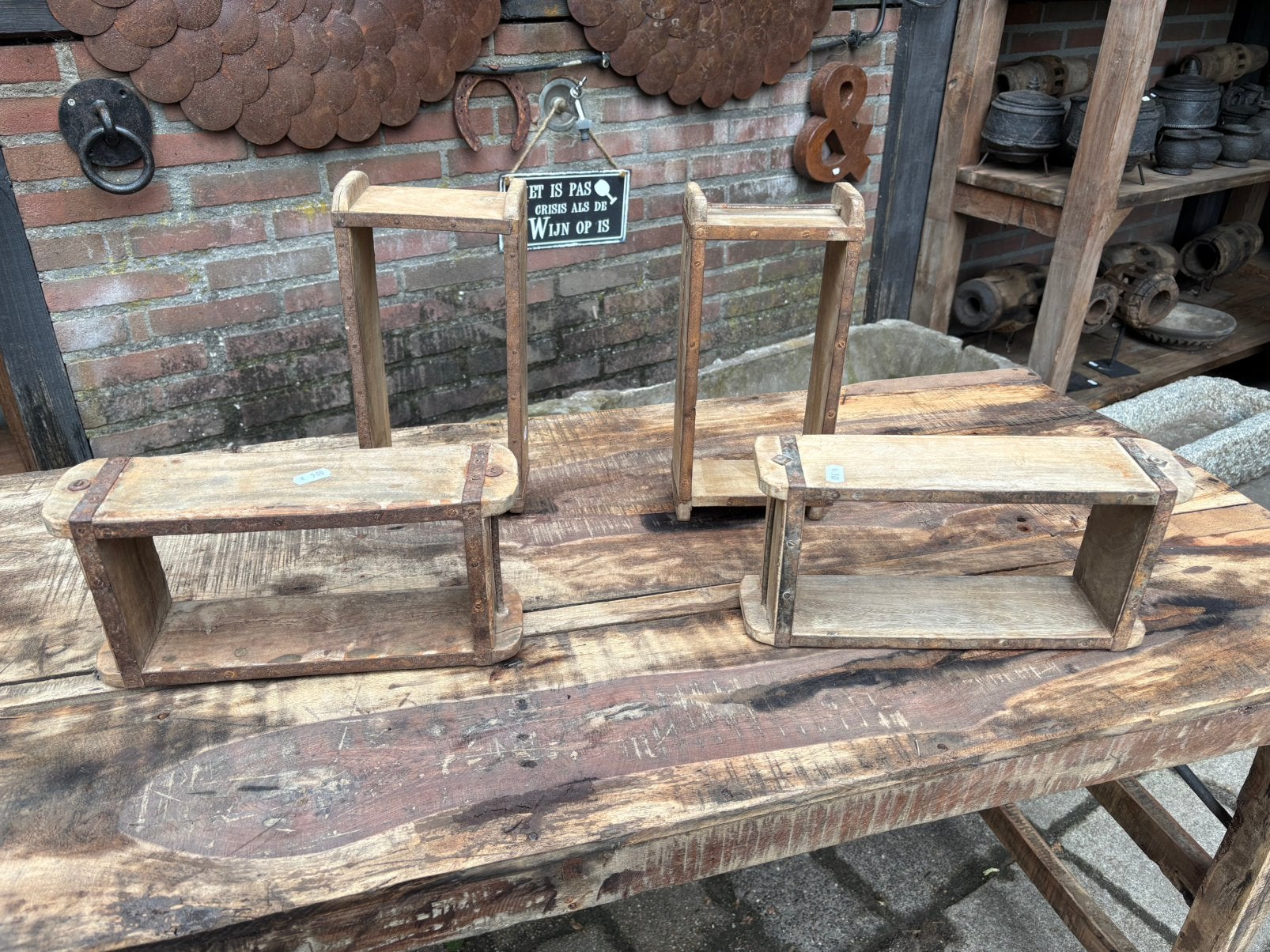 Rekjes van oude steenmallen, Huis en Inrichting, Woonaccessoires | Wandplanken en Boekenplanken, Ophalen of Verzenden, Zo goed als nieuw