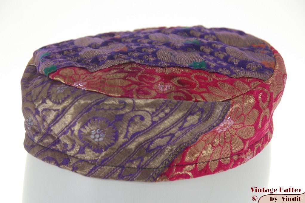 vintage Oosters hoedje roze paars met bronskleurige draad 57