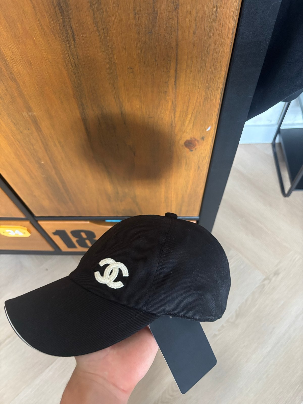 Céline pet zwart met wit logo - Nieuw, Kleding | Dames, Hoeden en Petten, Ophalen of Verzenden, Nieuw, One size fits all, Pet