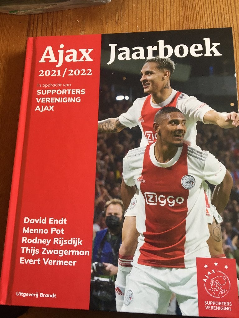 voetbalboek- Ajax Jaarboek 2021-2022 - NIEUW !!, Ophalen of Verzenden, Nieuw, Balsport