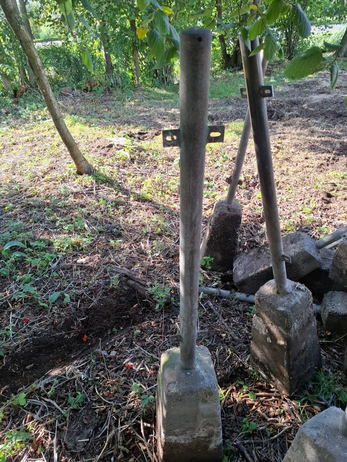 10 Metalen ijzeren palen met betonvoet, Tuin en Terras, Ophalen, Gebruikt, Minder dan 180 cm, Palen