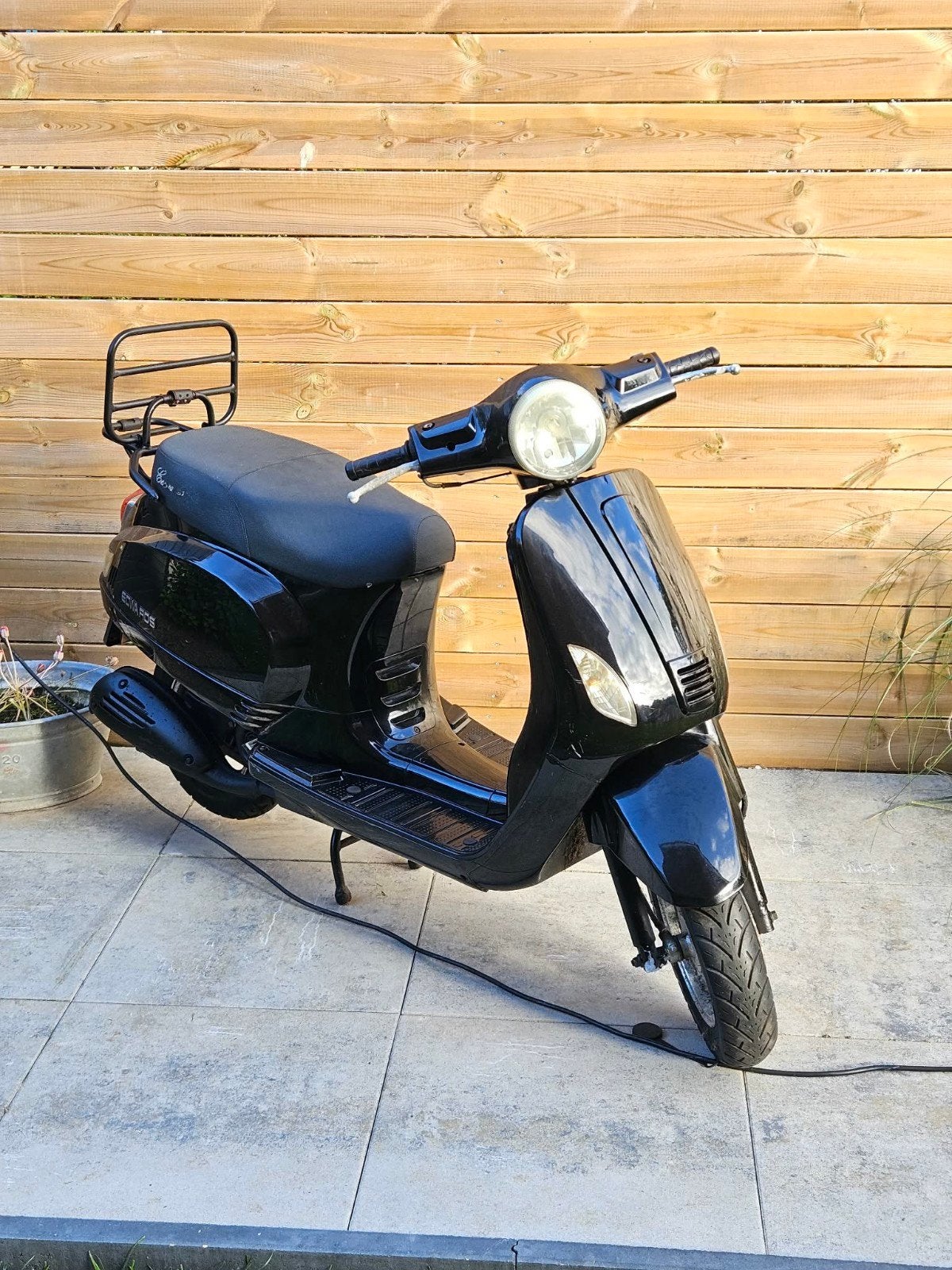 Tekoop: vespa look a like scooter, Ophalen, Zo goed als nieuw, Benzine