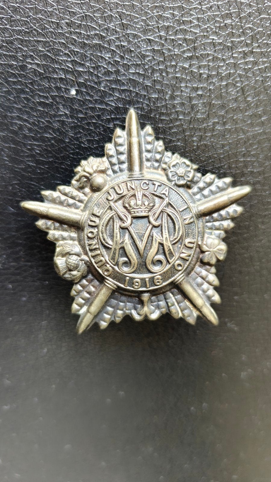 Originele WW1 capbadge Guards Machine Gun Corps., Ophalen of Verzenden, Landmacht, Engeland, Embleem of Badge