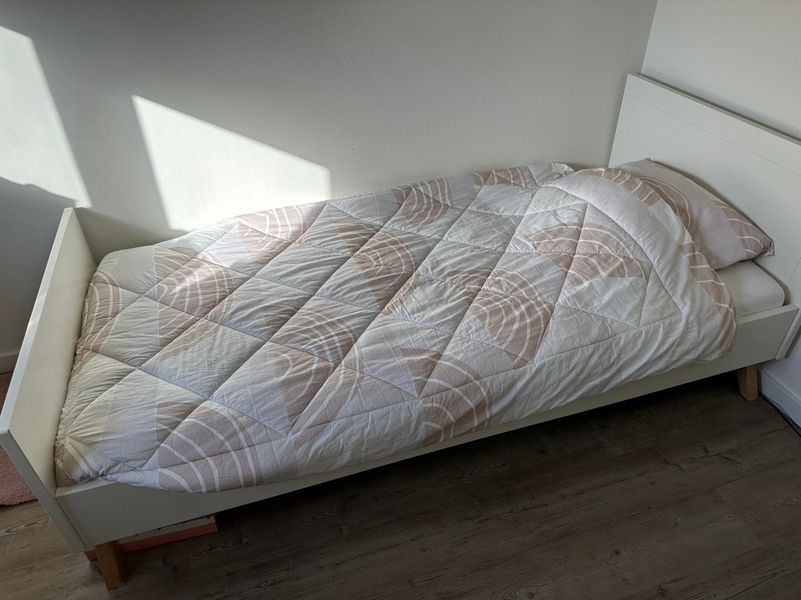 Meisjes bed 90x200cm, 85 tot 100 cm, Zo goed als nieuw, 180 cm of meer, Ophalen