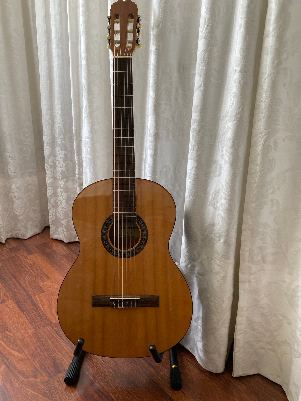 Admira Sara Klassieke Gitaar met Hoes, Stemapparaat, Voetste, Ophalen of Verzenden, Gebruikt, Klassieke of Spaanse gitaar, Met koffer