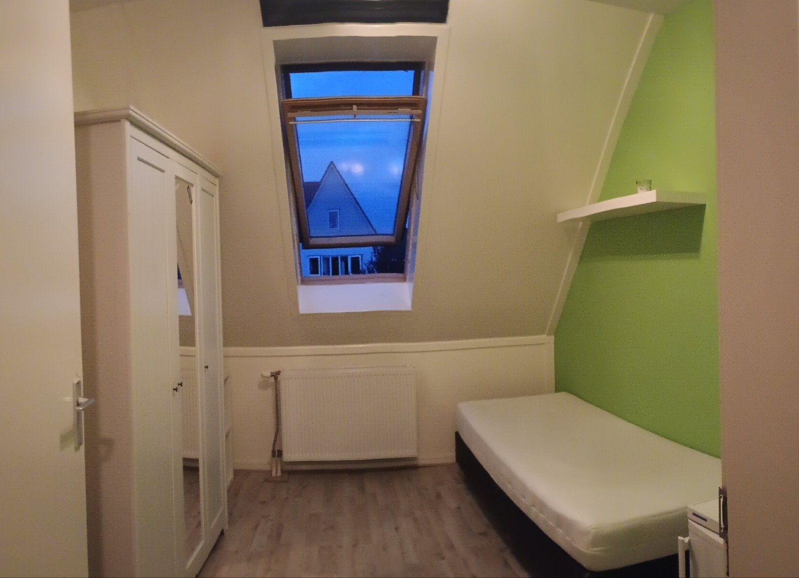 Te huur  nette kamer.