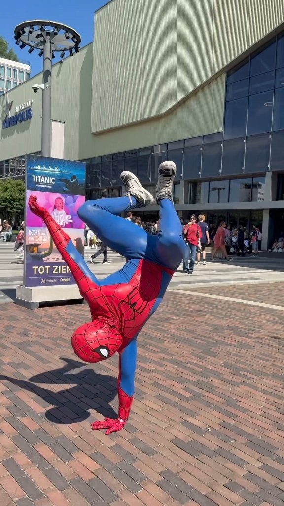 Superheld voor Kinderfeestje & Evenement Acrobaat vanaf €100, Schmink- of Themafeestjes