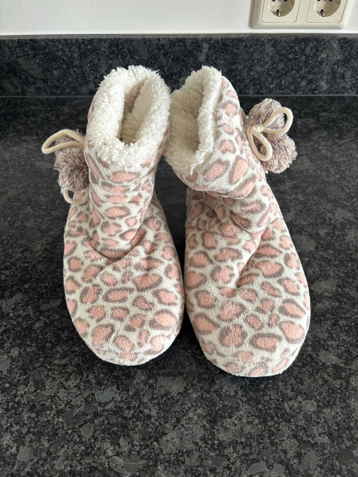 Dames sloffen, Ophalen of Verzenden, Zo goed als nieuw, Roze, Pantoffels of Sloffen