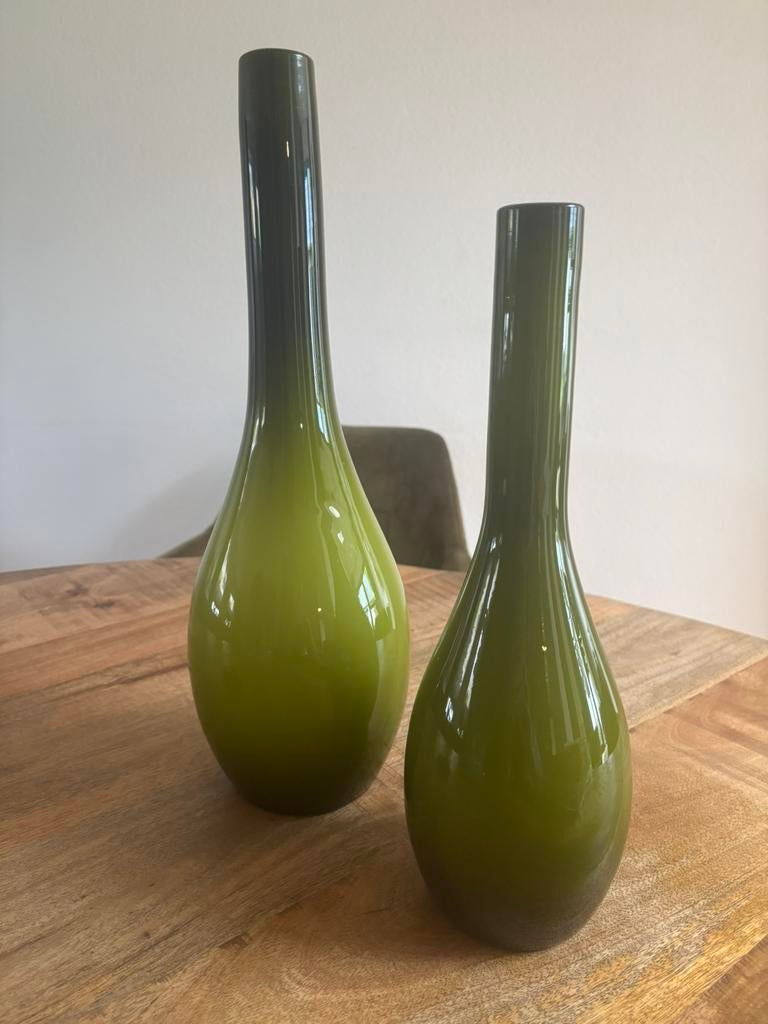 2 groene vazen, Ophalen, Zo goed als nieuw, Groen, Glas