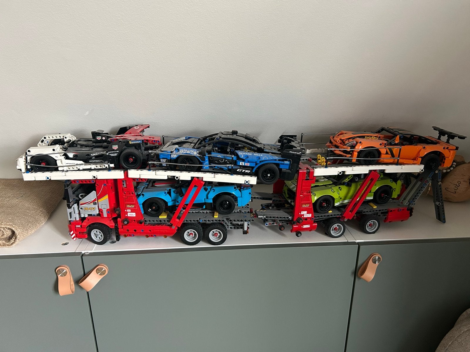 Lego Technic autotransporter 41098 met 5 sportwagens, Ophalen of Verzenden, Zo goed als nieuw