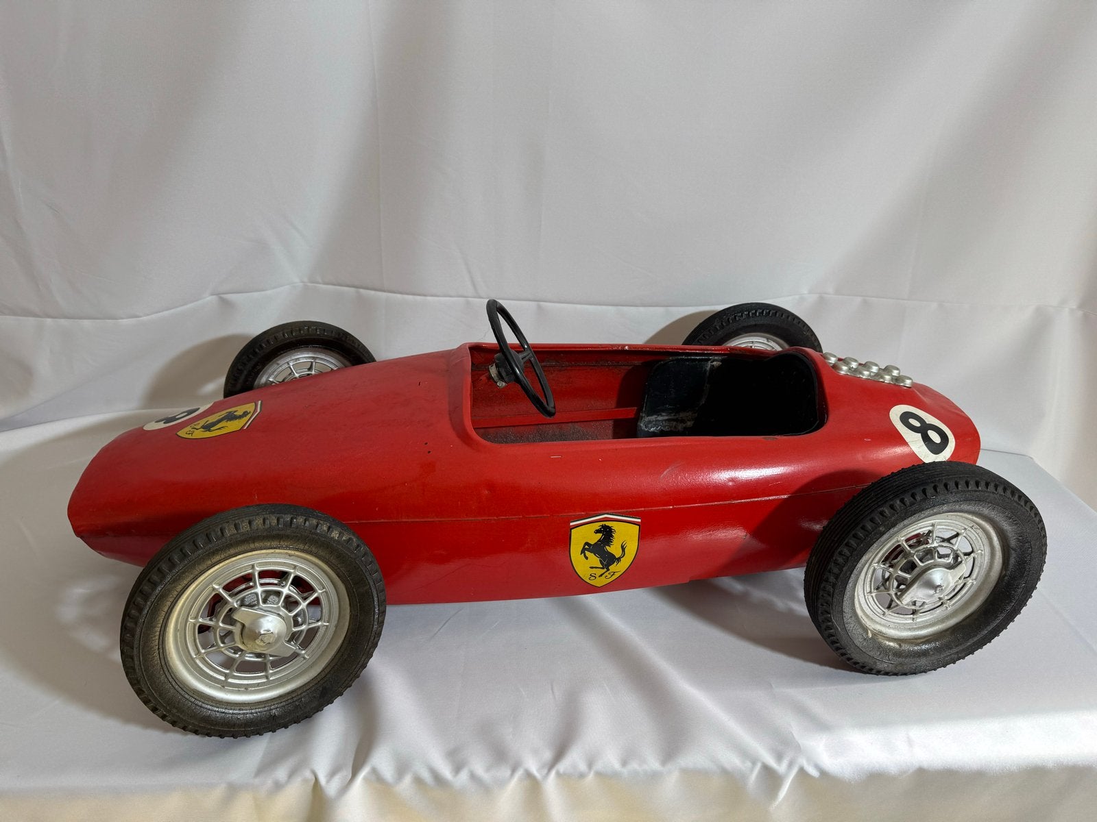 Vintage Ferrari Trapauto - Rode Raceauto met Nummer 8, Ophalen, Gebruikt