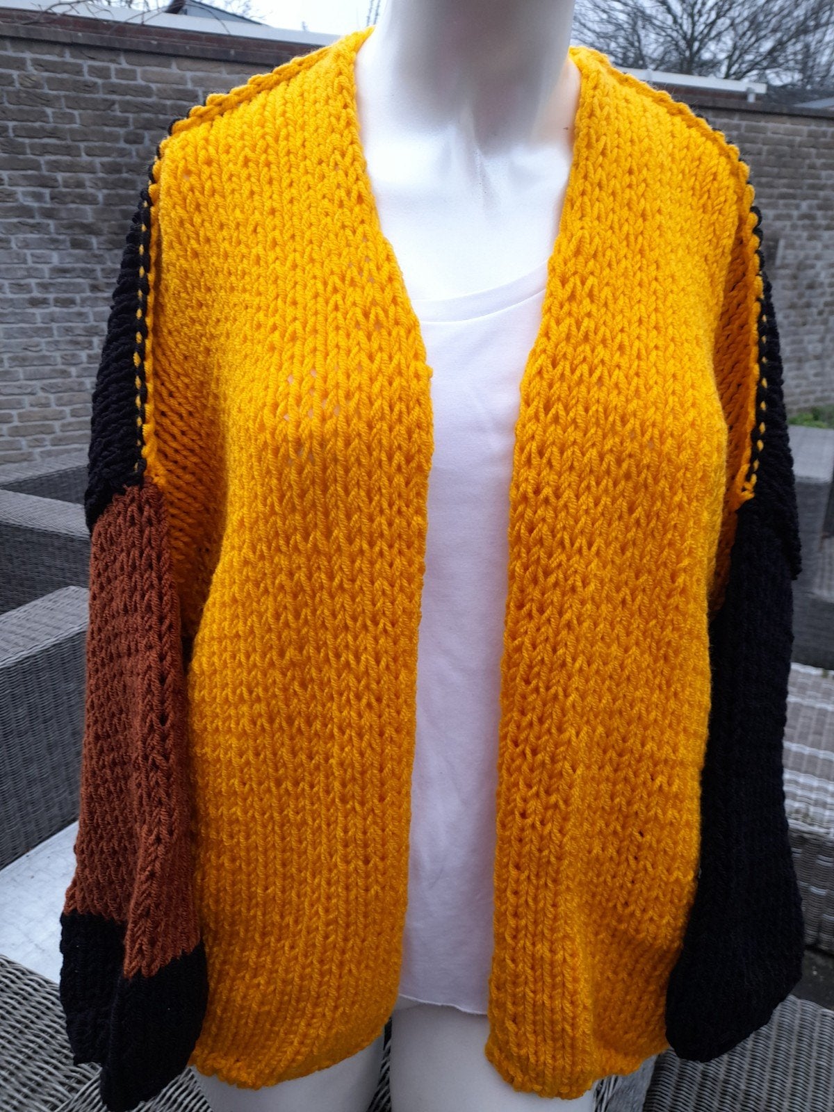 Nieuw handgebreid oversized vest model Bernadette., Ophalen of Verzenden, Nieuw, Zwart