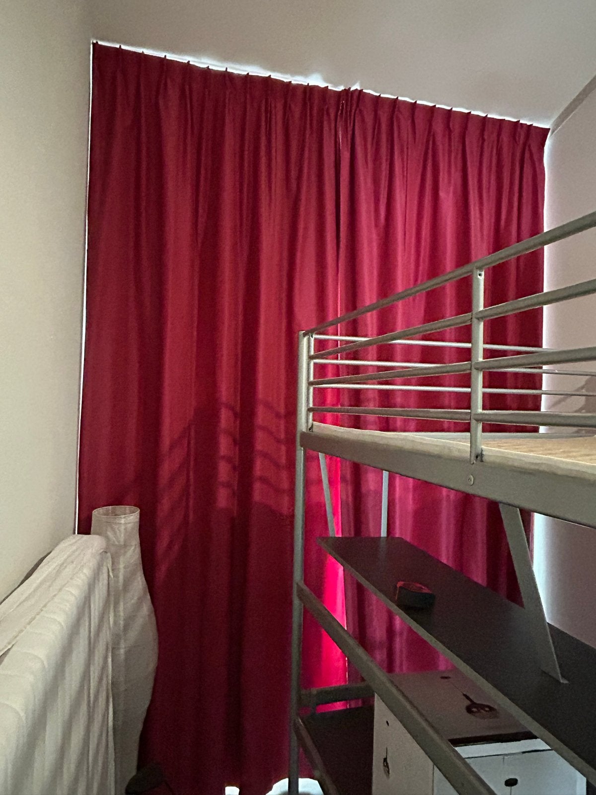 Rode verduisterende gordijnen - perfect voor slaapkamer, Huis en Inrichting, Gebruikt, Verduisterend, Ophalen of Verzenden, Gordijn
