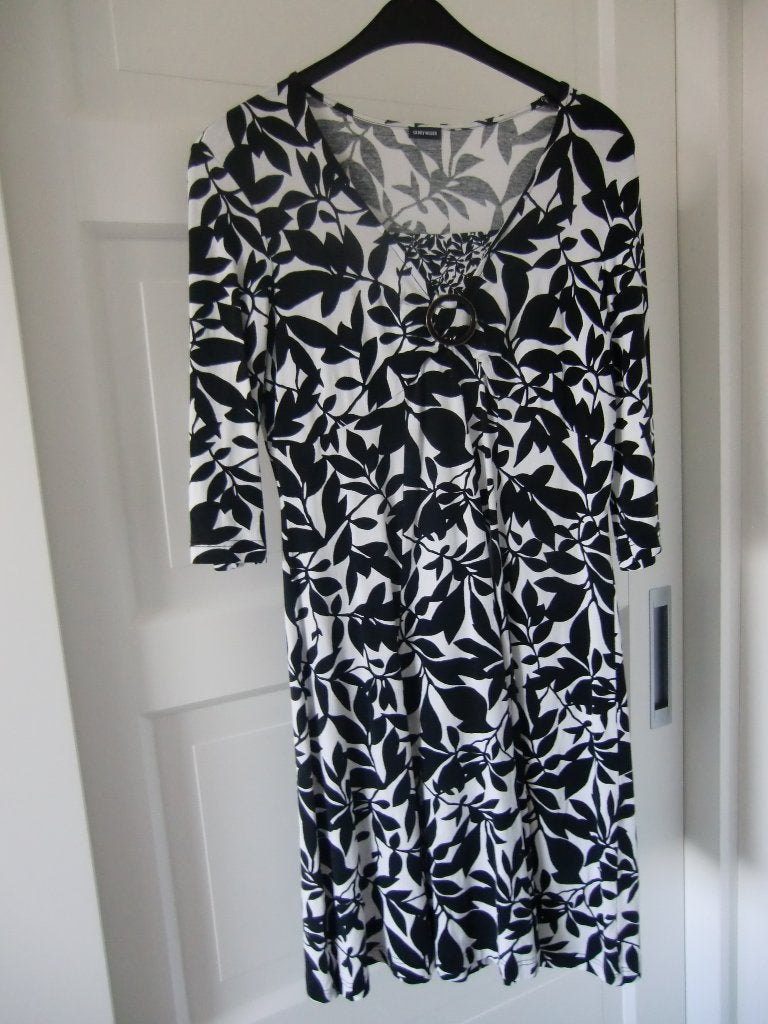 Jurk van Gerry Weber, zwart en wit, maat 42., Meerkleurig, Maat 42/44 (L), Ophalen of Verzenden, Zo goed als nieuw