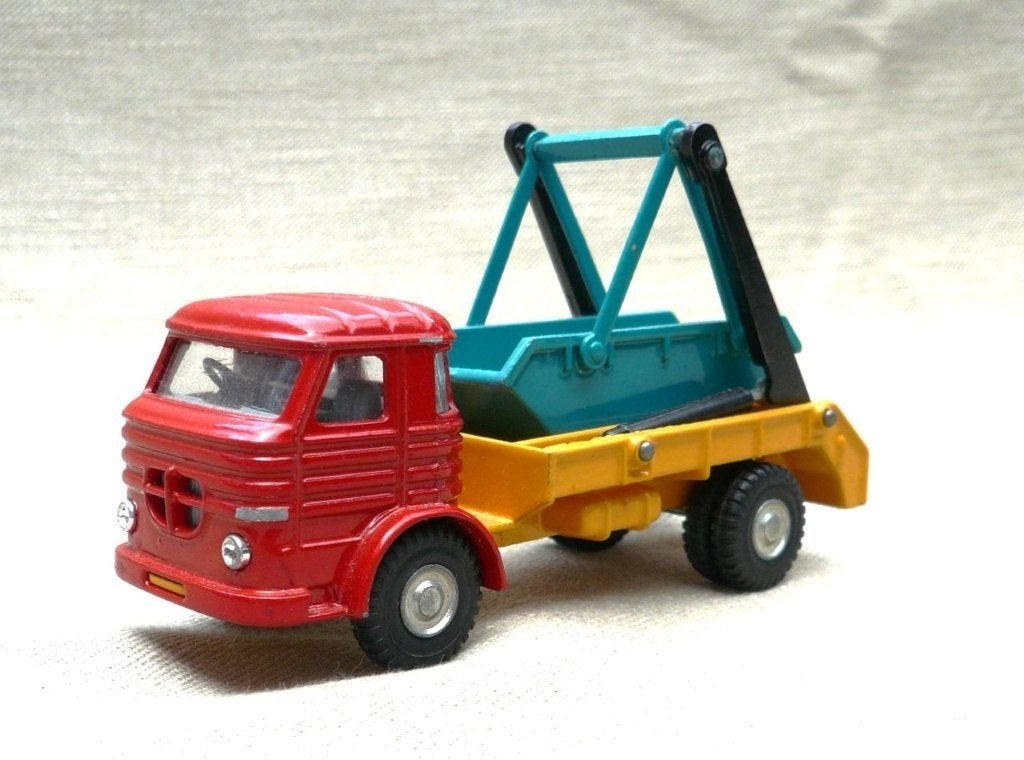 Joal Pegaso Comet met afzet puincontainertje. 1/50., Hobby en Vrije tijd, Ophalen of Verzenden, Gebruikt, Bus of Vrachtwagen, Overige merken