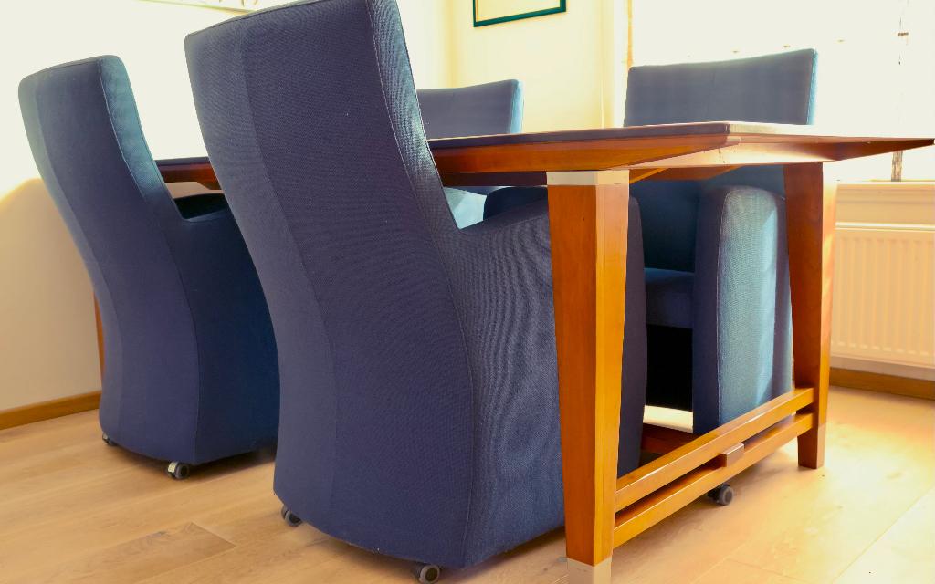 Eetkamer met 4 luxe comfortabele Leolux fauteuils, Verzenden, Gebruikt, Modern, 4 tot 6 stoelen