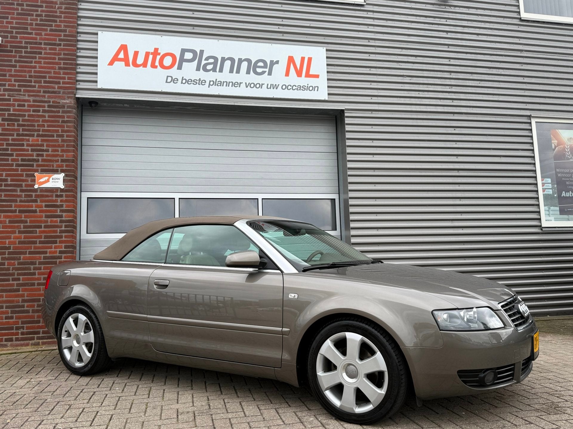 Audi A4 Cabriolet 1.8 Turbo Quattro! Clima! Leder! Cruise!, Auto's, Audi, Gebruikt, Beige, 4 cilinders, Cabriolet