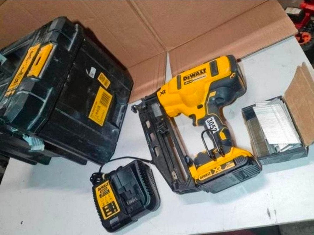 DeWalt DCN660N 18V Afwerktacker 16Ga set
Werkt naar behoren, Ophalen of Verzenden, N.v.t, N.v.t, N.v.t