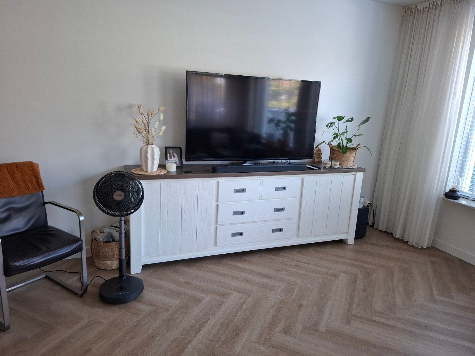 Stijlvol dressoir met lades en deuren, Van €895 voor €495, Huis en Inrichting, Ophalen, Zo goed als nieuw, Overige houtsoorten