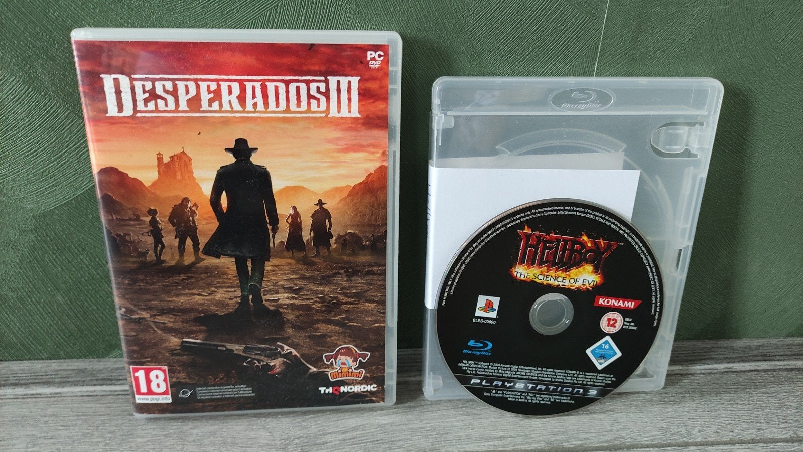 Hellboy the science of evil ps3 en gratis desperados 3 pc, 3 spelers of meer, Ophalen of Verzenden, Zo goed als nieuw, Vanaf 3 jaar