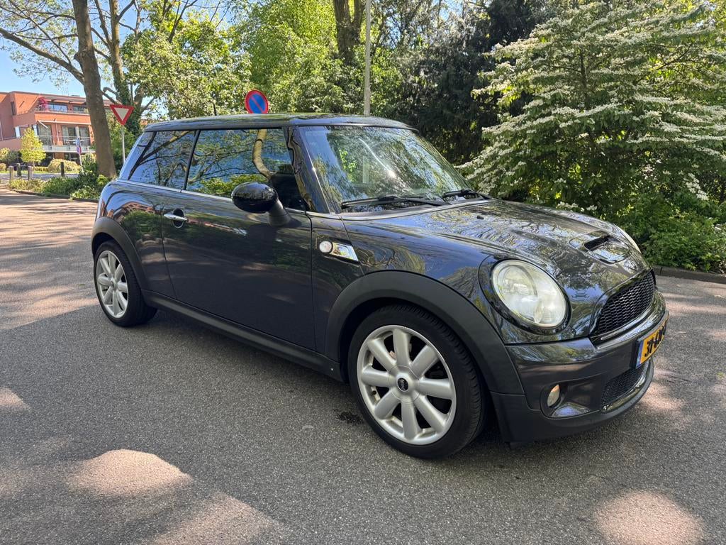 Mini 1.6 16V Cooper S 128KW grijs nap apk nieuwstaat! Inruil, Auto's, Mini, Voorwielaandrijving, Stof, Zwart, 4 cilinders