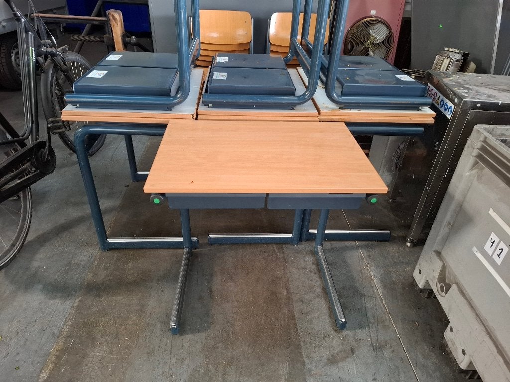 7 schooltafel, 10 schoolstoeltjes, kleuter stoel / tafel, Diversen, Ophalen, Gebruikt