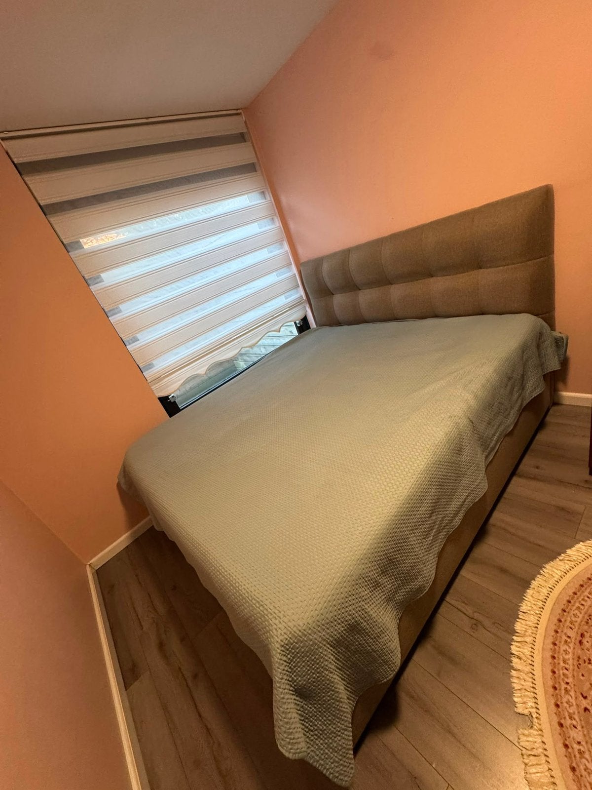 Luxe grijs bed 180x200 cm – zo goed als nieuw, Huis en Inrichting, Slaapkamer | Complete slaapkamers, Ophalen, Zo goed als nieuw