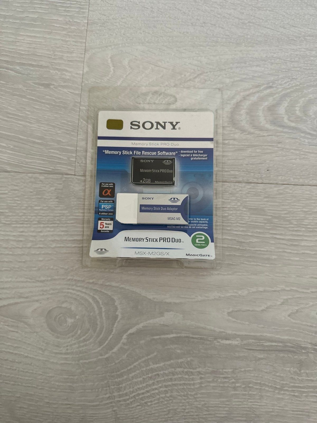 Sony Memory Stick PRO Duo 2GB met adapter, Memory stick, Nieuw, Ophalen of Verzenden, Fotocamera