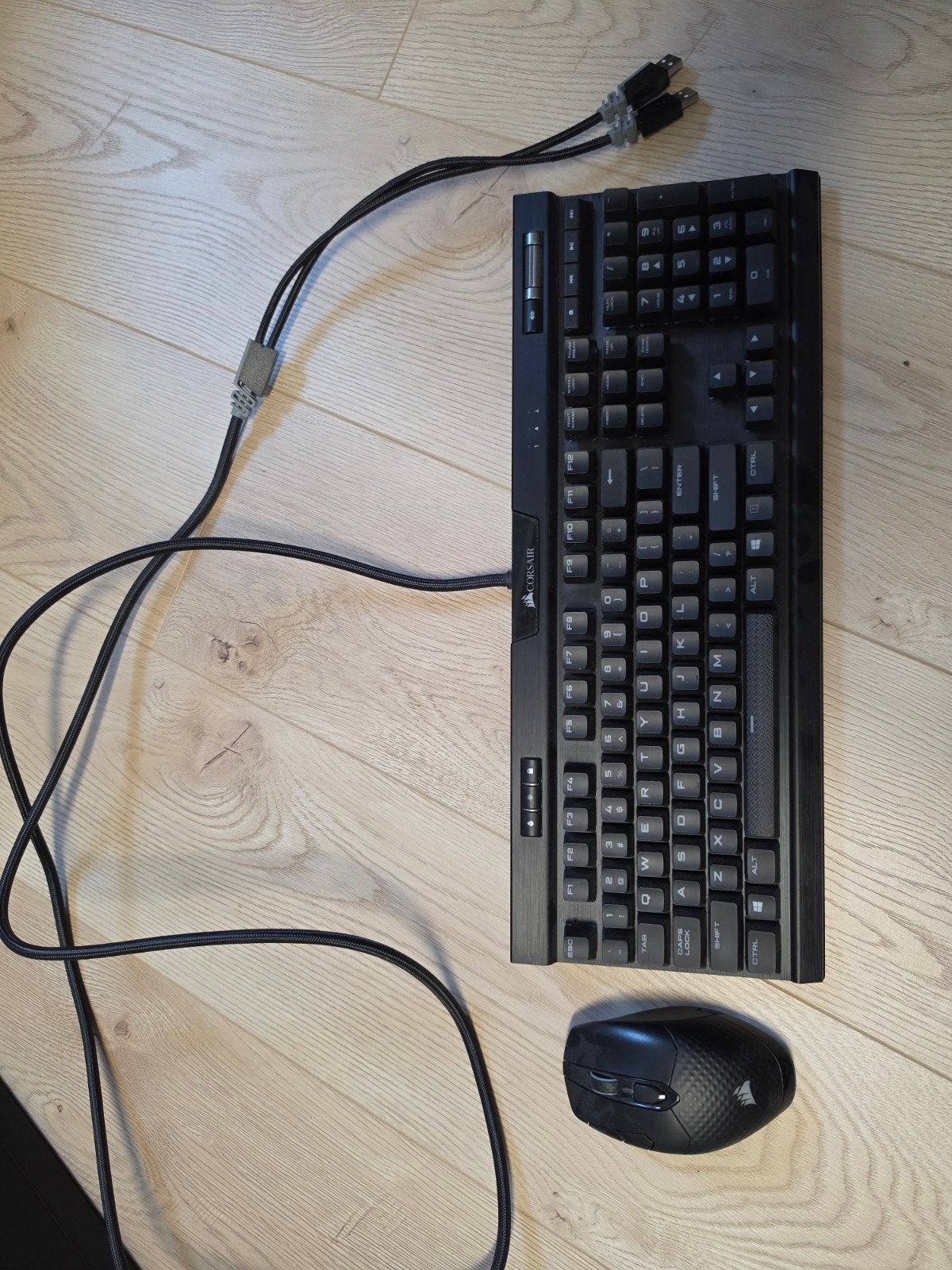Corsair muis en toetsenbord gamingset., Computers en Software, Toetsenborden, Ophalen of Verzenden, Zo goed als nieuw, Corsair