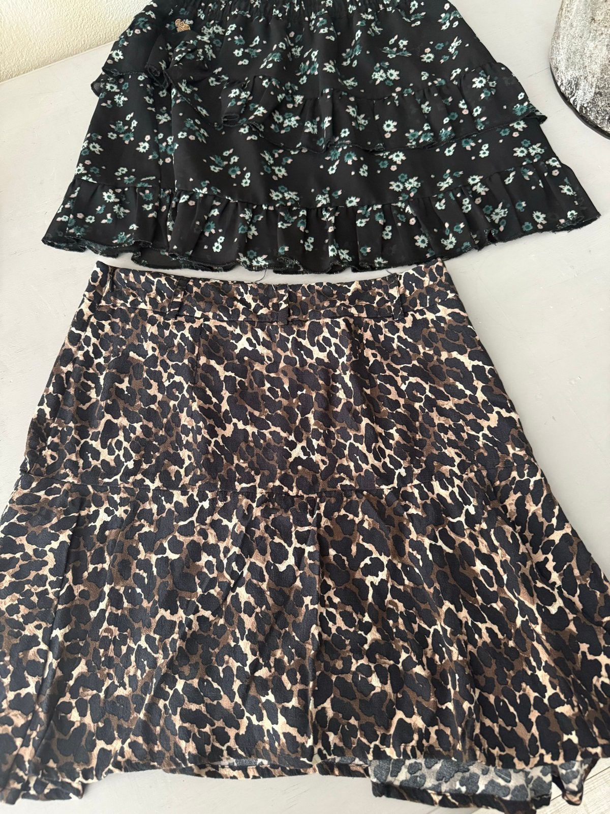 2 zwierige rokjes: Zwart bloemenprint & Tijgerprint (XS), Kleding | Dames, Meerkleurig, Ophalen of Verzenden, Maat 34 (XS) of kleiner