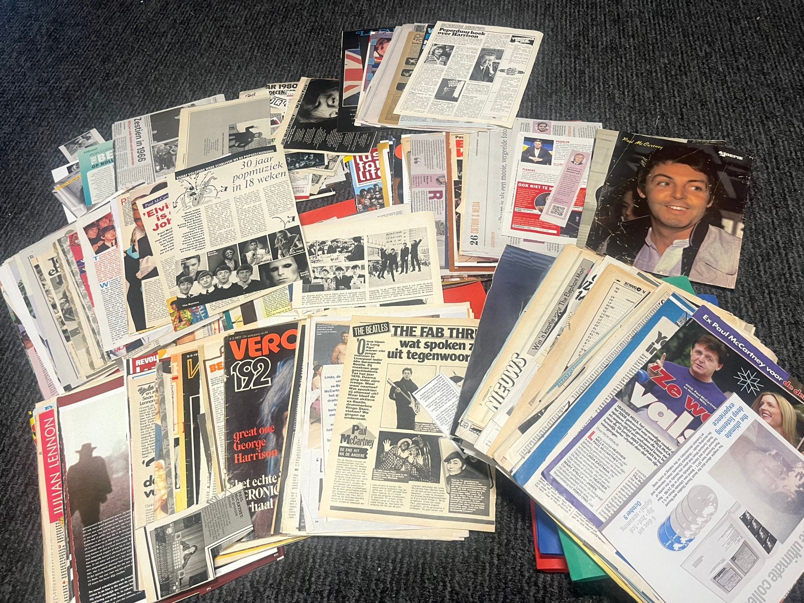 Enorme stapel Beatles items, Verzenden, Zo goed als nieuw, Muziek, Film of Tv