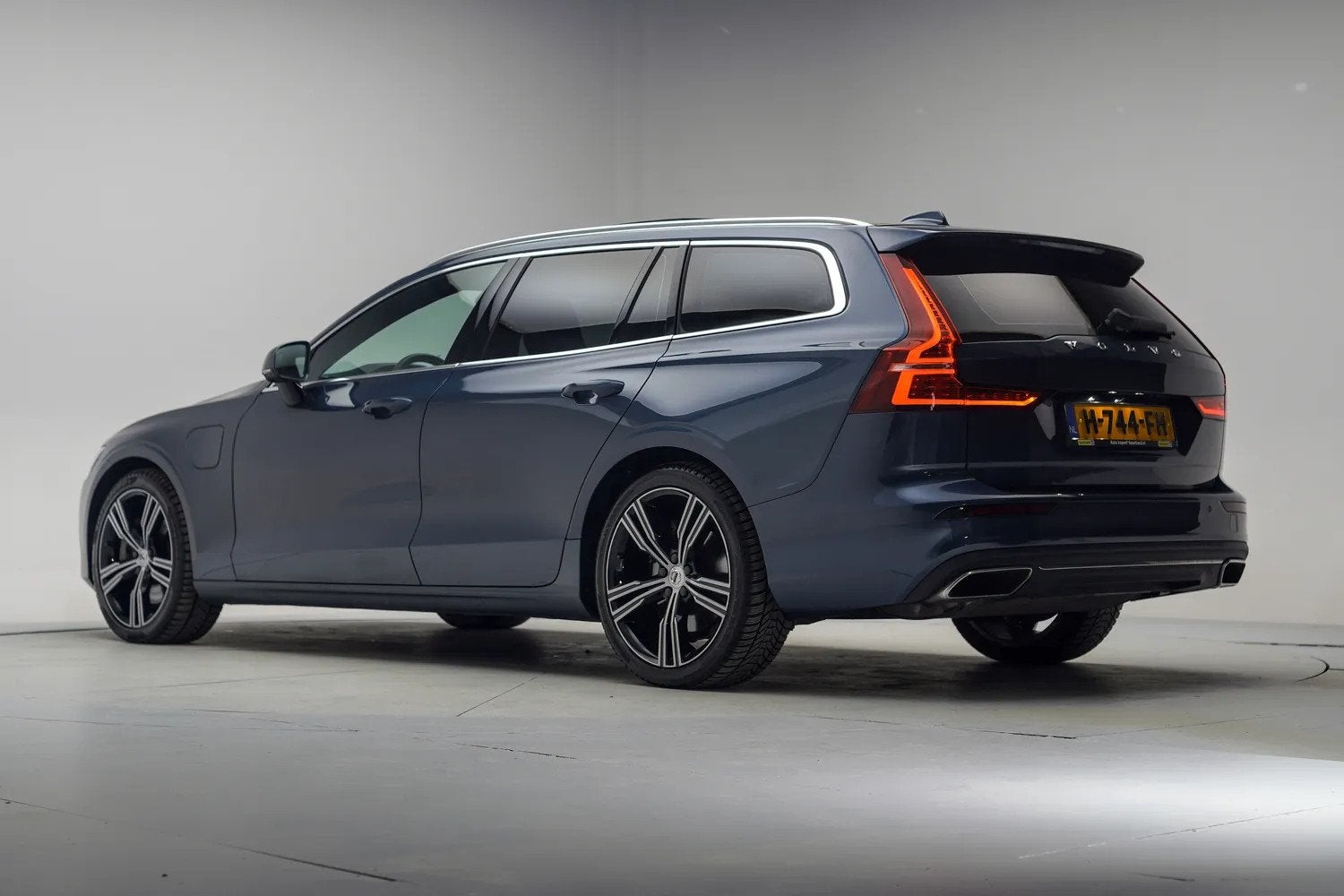 Volvo V60 2.0 T6 Twin Engine AWD Inscription [ Panoramadak C, Auto's, Gebruikt, 4 cilinders, Blauw, 340 pk