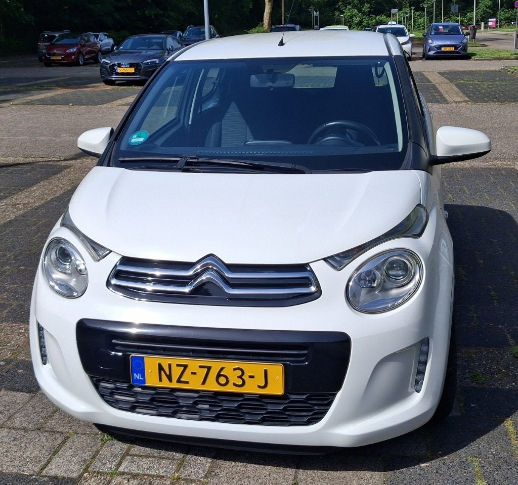 Citroën C1 1.0 VTi Airscape 68PK S&S 5D 2017 Wit, Voorwielaandrijving, Stof, Zwart, Navigatiesysteem