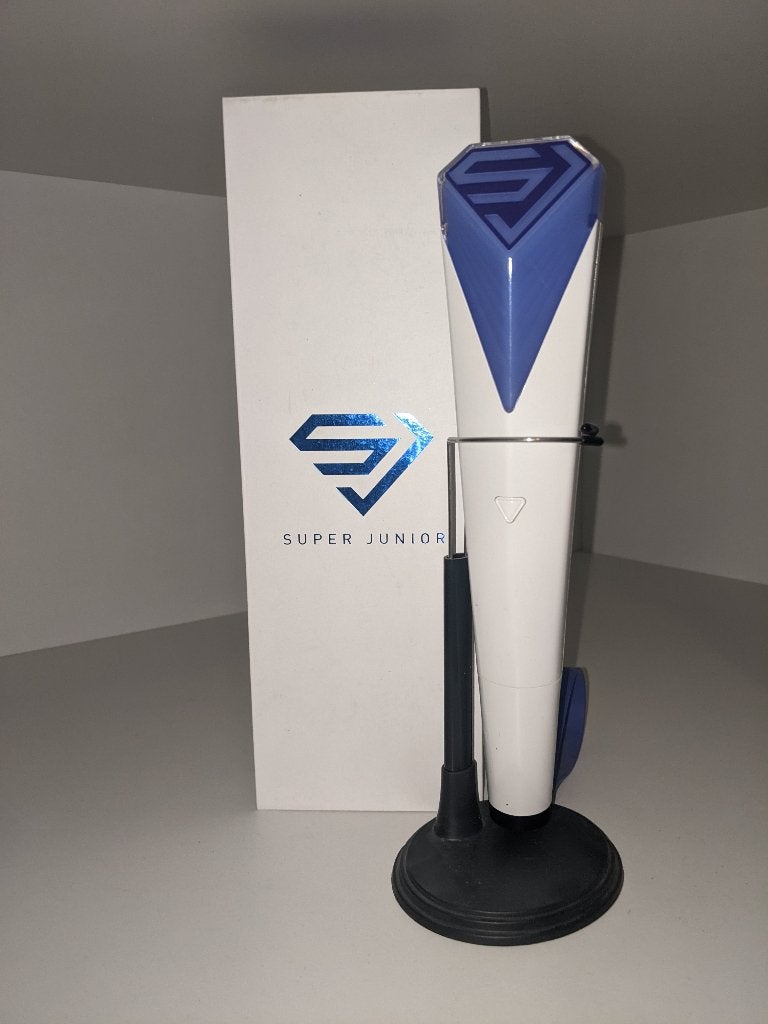 Super Junior (KPOP) lightstick werkend compleet met doos, Ophalen of Verzenden, Zo goed als nieuw, Gebruiksvoorwerp