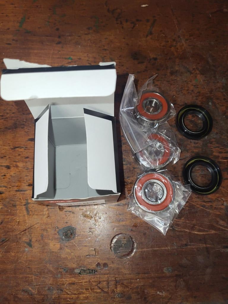 Achterwiel lager set honda cb sevenfifty (rc42), Motoren, Ophalen of Verzenden, Nieuw