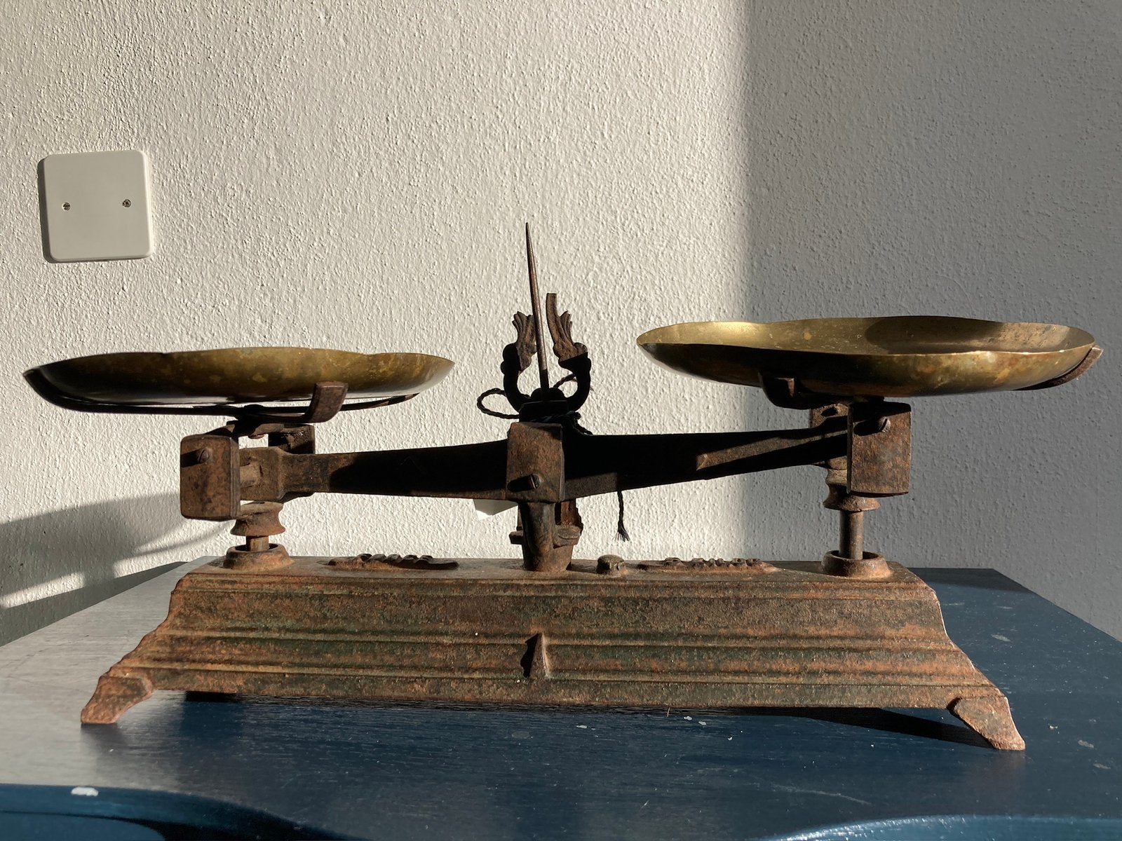 Brocante weegschaal uit Frankrijk, Antiek en Kunst, Ophalen of Verzenden
