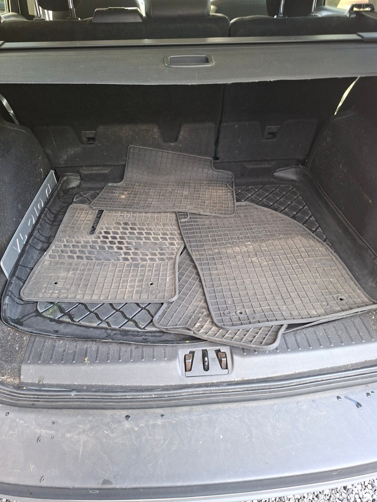 Rubberen automatten en kofferbakmat voor  Ford Kuga bj 2018, Ophalen, Gebruikt