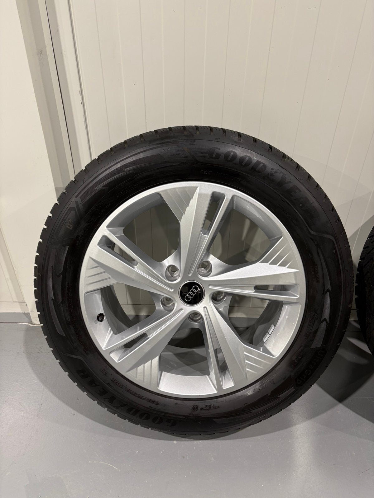 Originele 19 inch Audi q6 winterset nieuw!, Auto-onderdelen, 255 mm, Banden en Velgen, Nieuw, Winterbanden