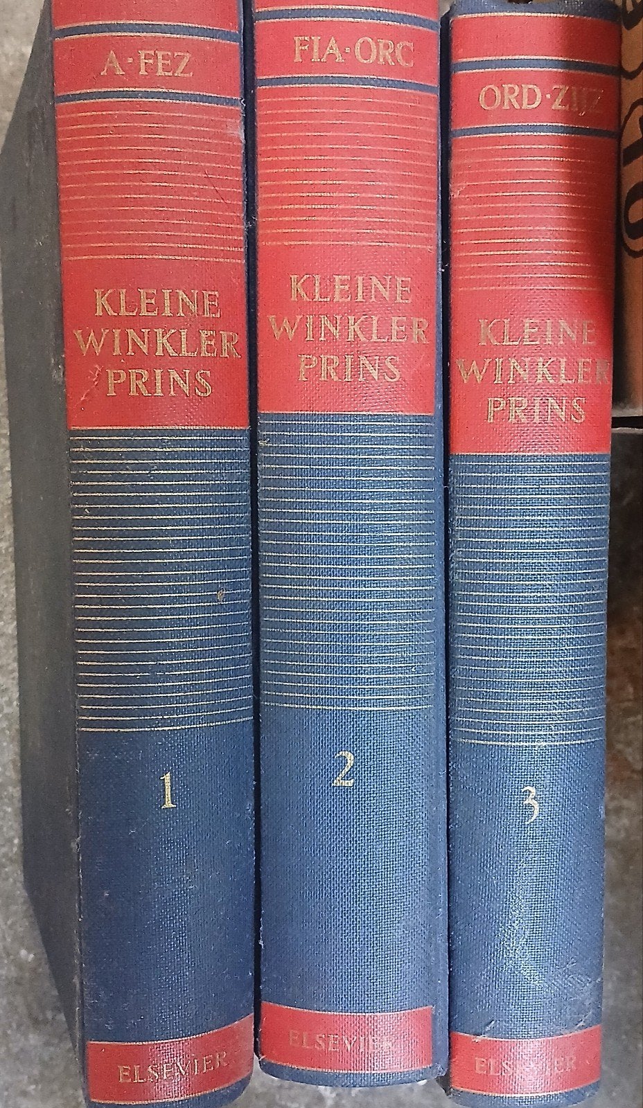 Kleine Winkler Prins Encyclopedie - 3 Delen (1969), Boeken, Gelezen, Complete serie, Winkler Prins Redacties, Ophalen of Verzenden