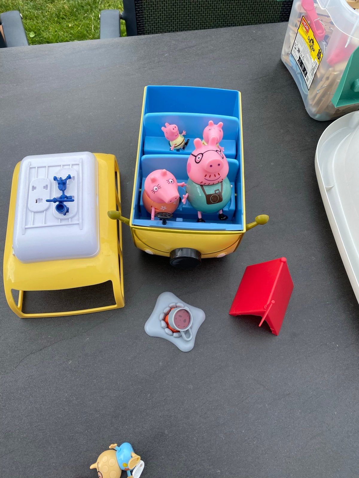 Peppa Pig Camper met figuren en accessoires, Ophalen of Verzenden, Gebruikt