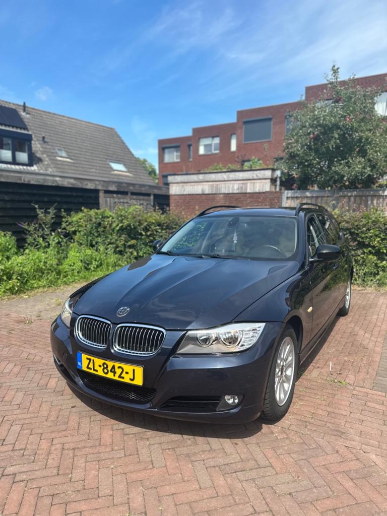 BMW 3-Serie 2.0 318 I High Executive Touring AUT 2009 Blauw, Automaat, Achterwielaandrijving, 1995 cc, Beige