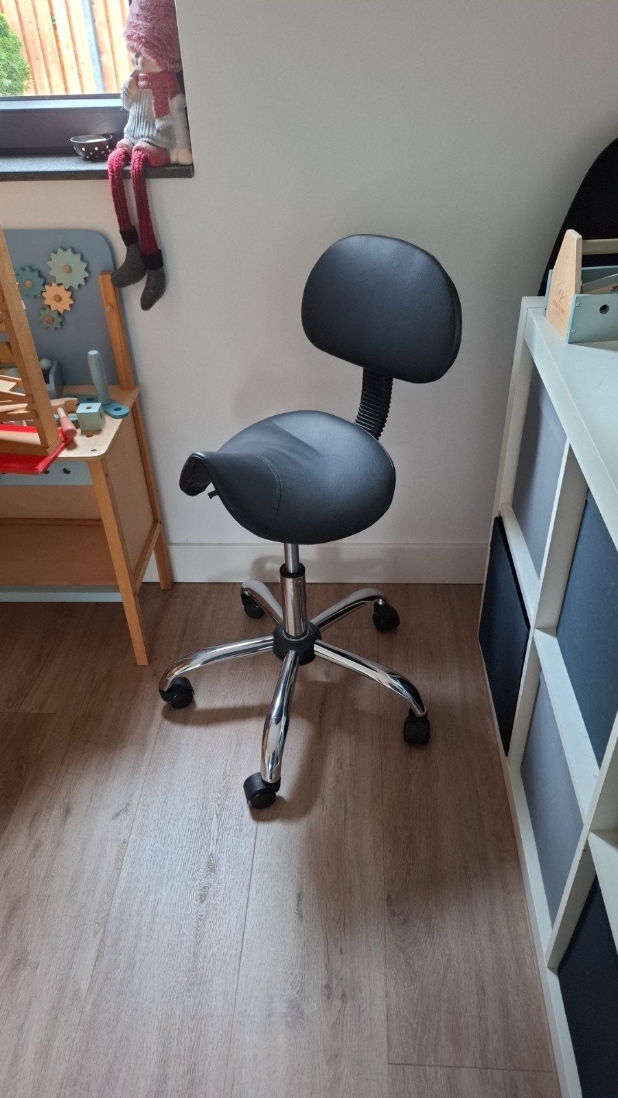Ergonomische Zadelkruk met Rugleuning - Zwart