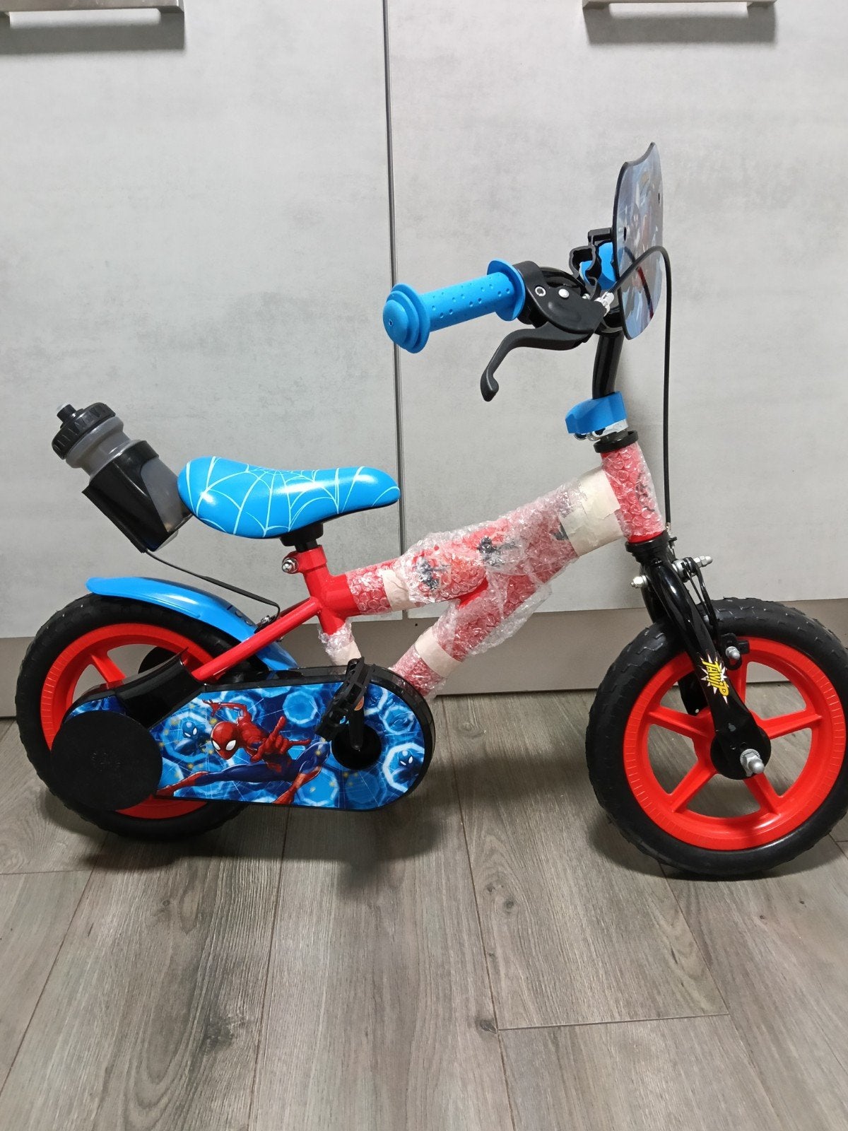 Spiderman kinderfiets met zijwieltjes - Zo goed als nieuw, Zijwieltjes, Velgrem, Ophalen of Verzenden, Spiderman