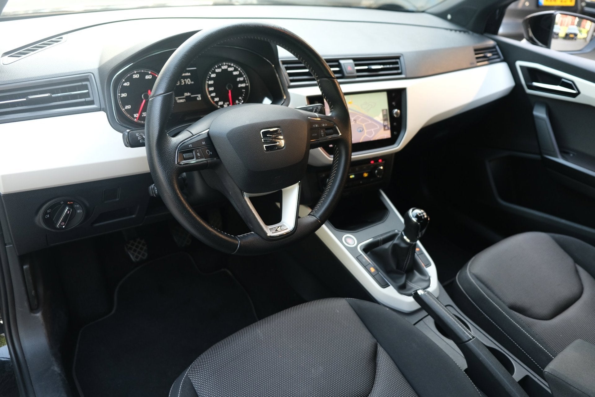 Seat Arona 1.0 TSI Xcellence Navi Cam Acc Keyless Beats Pdc, Auto's, Seat, Voorwielaandrijving, Lichtsensor, Stof, Gebruikt