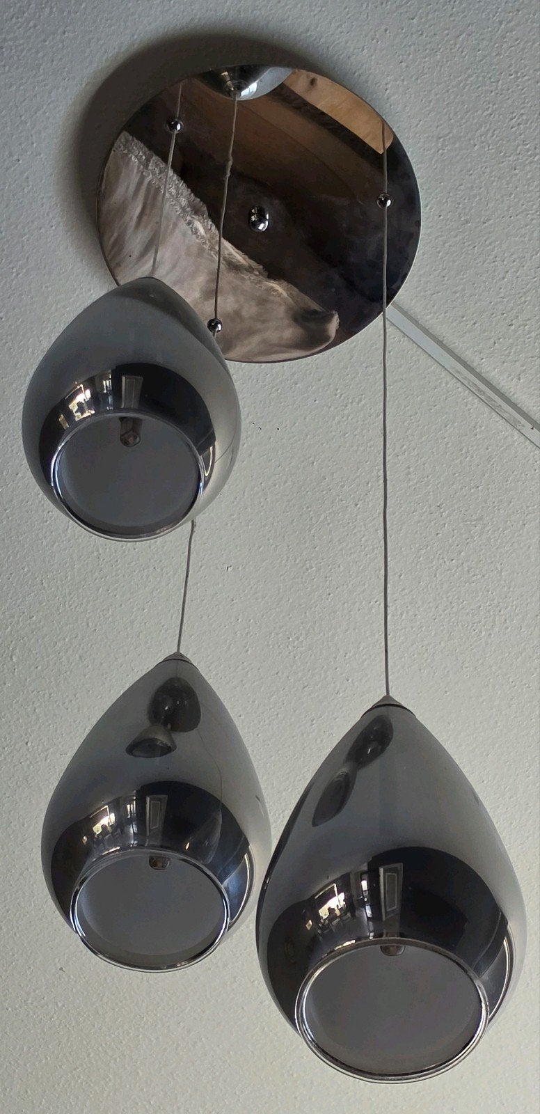 Moderne hanglamp met 3 glazen druppelvormige kappen, Ophalen, Modern, Industrieel, E14 (klein), Zo goed als nieuw