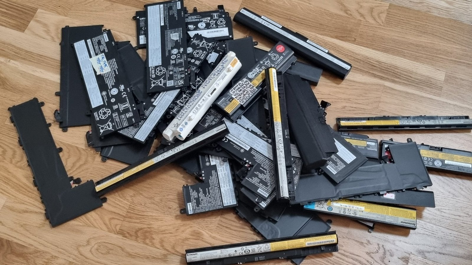 🔥Partij defecte Laptop batterijen 🔥60 stuks🔥, Ophalen of Verzenden, Zo goed als nieuw