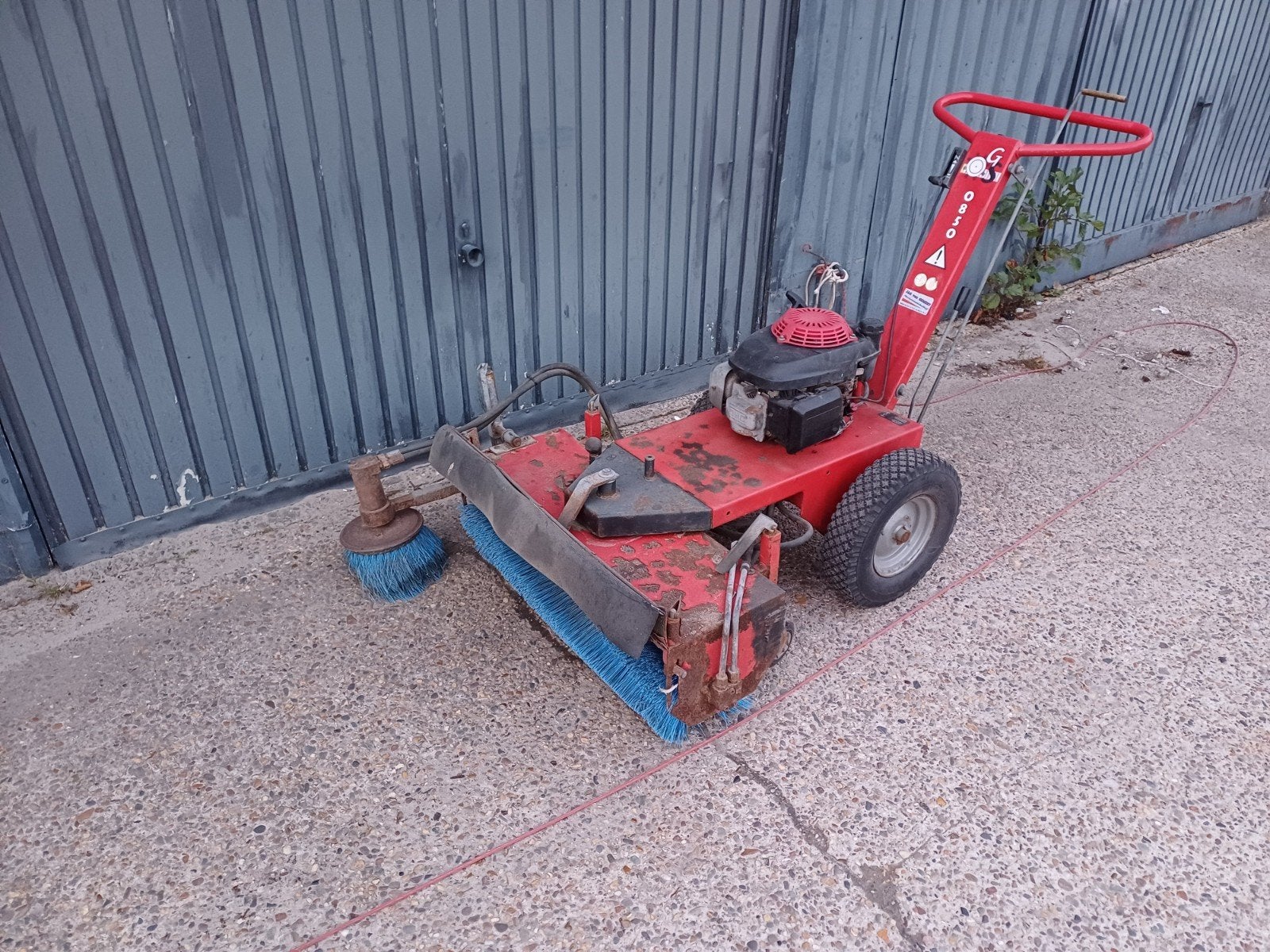 Gebruikte veegmachine met benzinemotor, Ophalen of Verzenden, Gebruikt, Onbekend