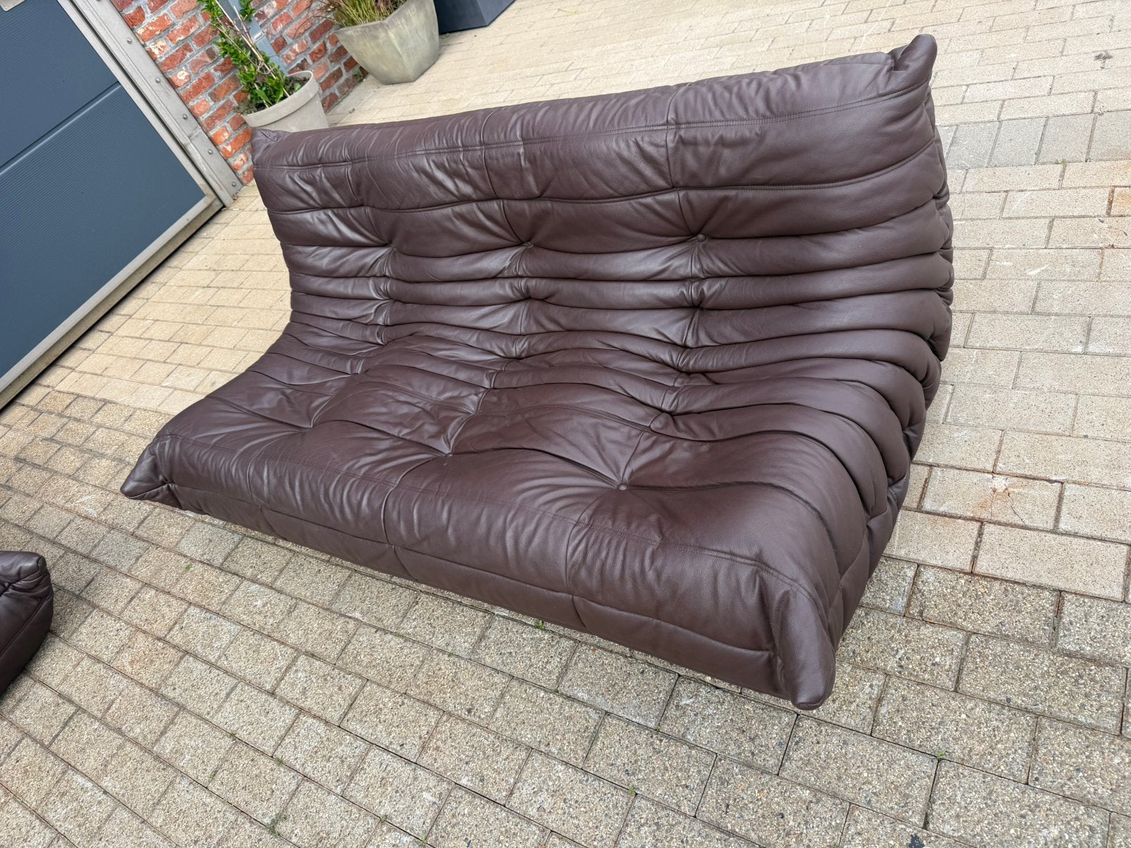 100% authentieke Ligne Roset Togo 3zit in Chocolade leder, Huis en Inrichting, Ophalen of Verzenden, Zo goed als nieuw, Vitra knoll sede artifort leolux b&b italia cassina flos edra