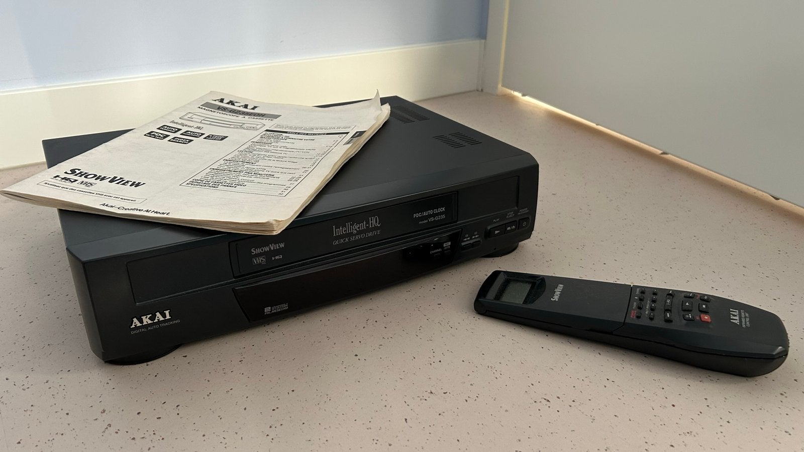 Akai VS-G235eoh VHS-speler met afstandsbediening, Ophalen of Verzenden, Gebruikt, VHS-speler of -recorder