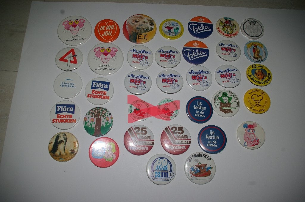 34 buttons van verschillende merken en andere dingen., Ophalen of Verzenden
